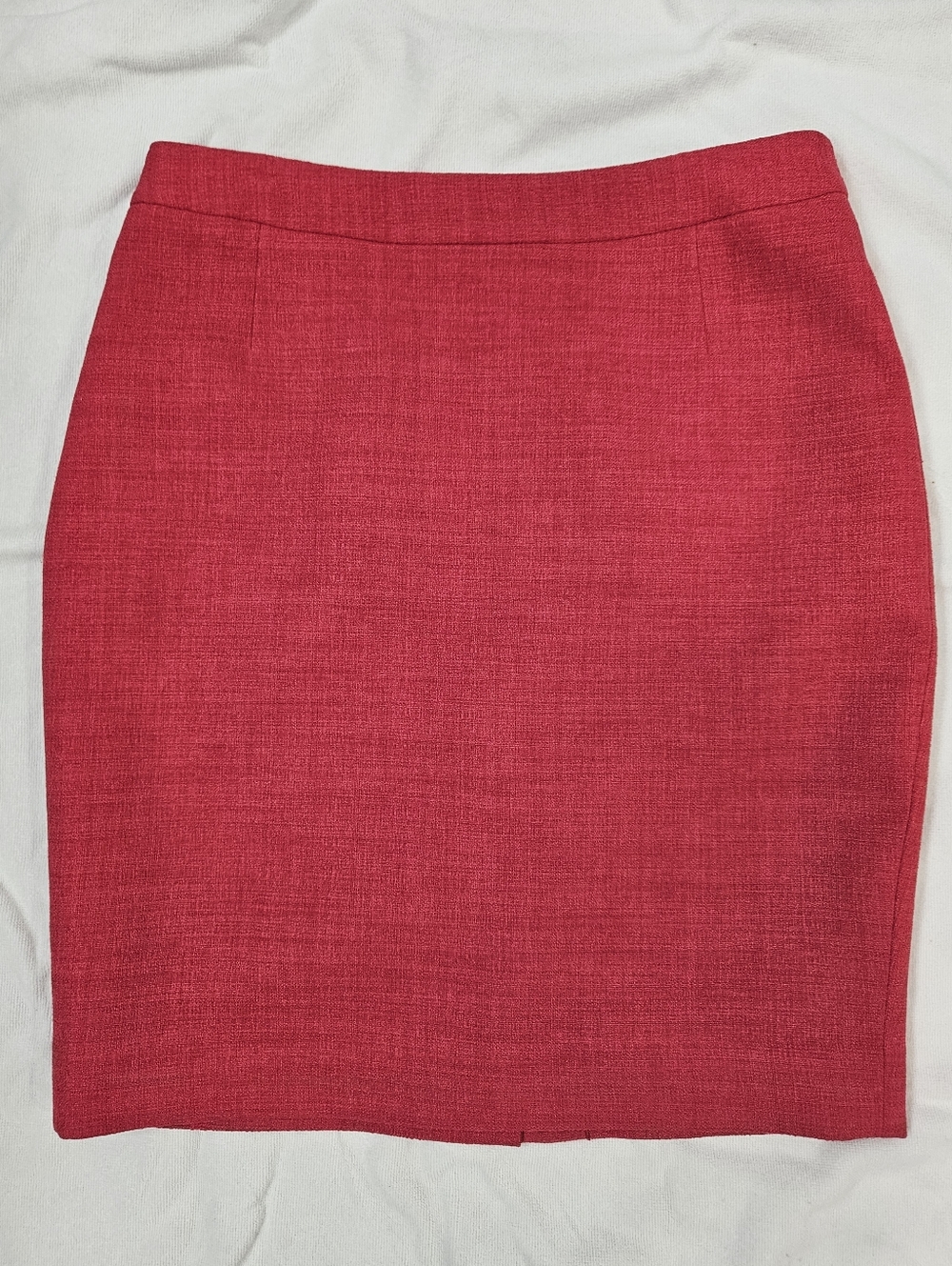 T Tahari Moroccan Red Zip Up Back Slit Lined